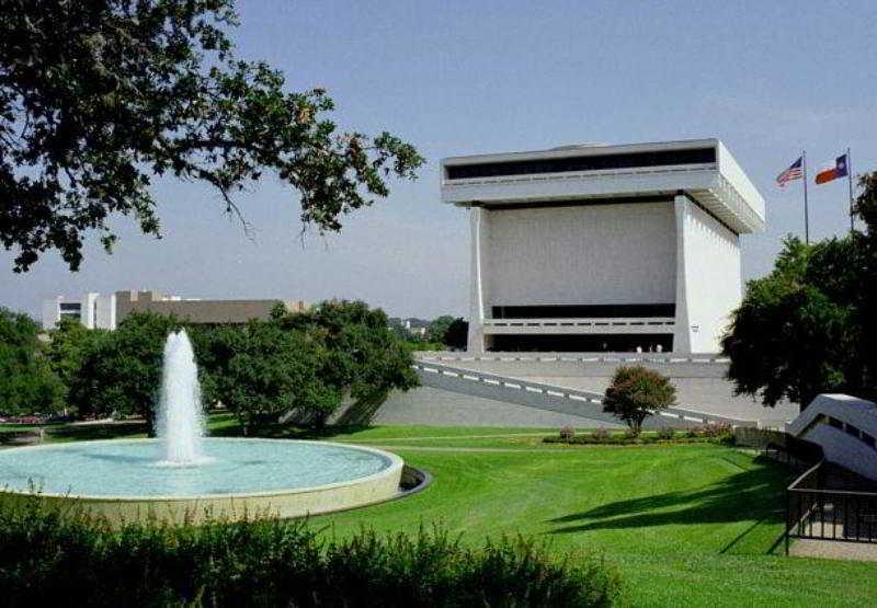 Fairfield And By Marriott Northwest/research Blvd 3*